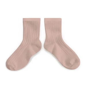 La Mini Ribbed Ankle Socks in Vieux Rose by Collegien