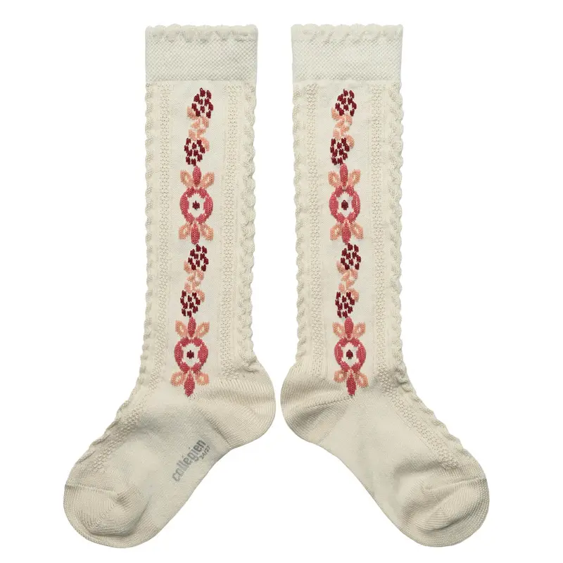 Dalia Jacquard Flower Knee High Socks in Agneaux Rose by Collegien