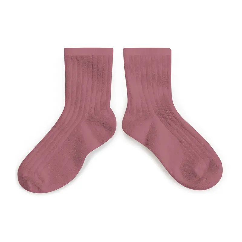 La Mini Ribbed Ankle Socks in Raisin Rose by Collegien