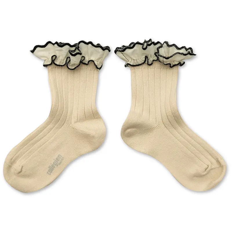 Suzanne Rick-Rack Ruffle Trim Ribbed Ankle Socks in Doux Agneaux by Collegien