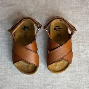 Two Con Me Crossover Velcro Sandals in Cuoio Brown by PP