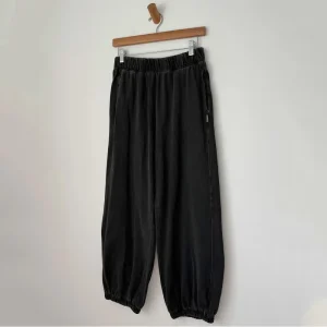 Balloon Pants in Almost Black by Le Bon Shoppe
