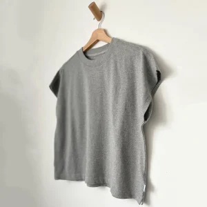 Jeanne Tee in Heather Grey by Le Bon Shoppe