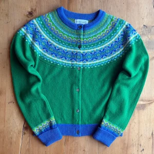 Alpine Short Cardigan in Luscious by Erib