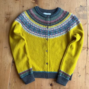Alpine Short Cardigan in Piccalilli by Erib