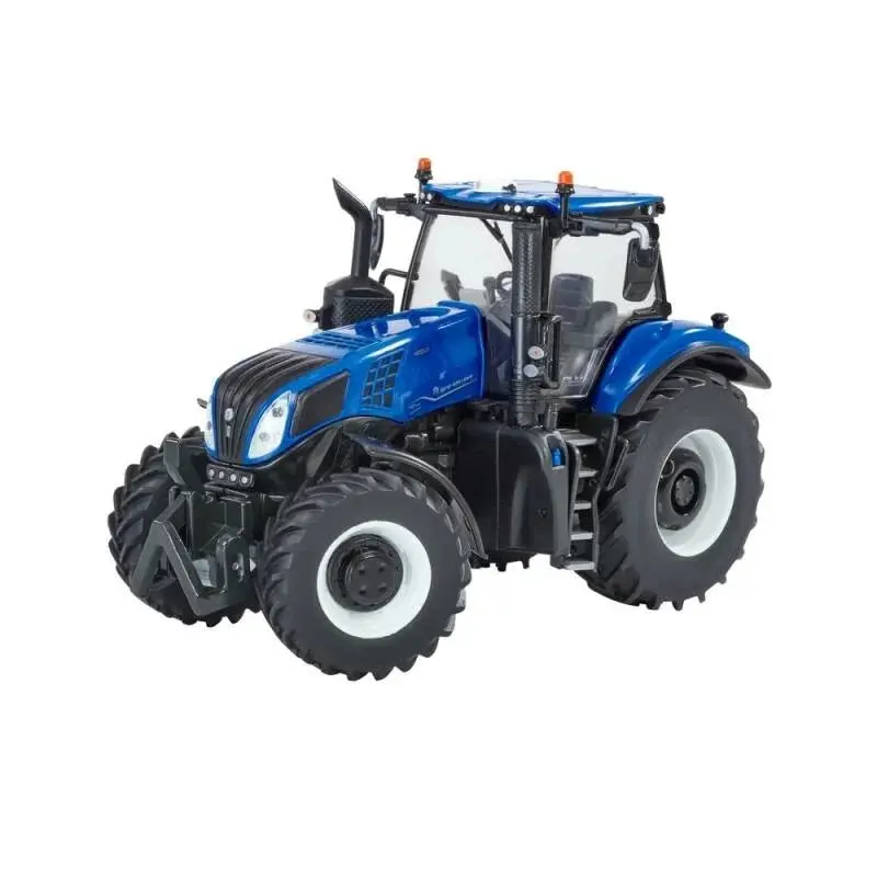 Britains 1:32 New Holland T8 Genises