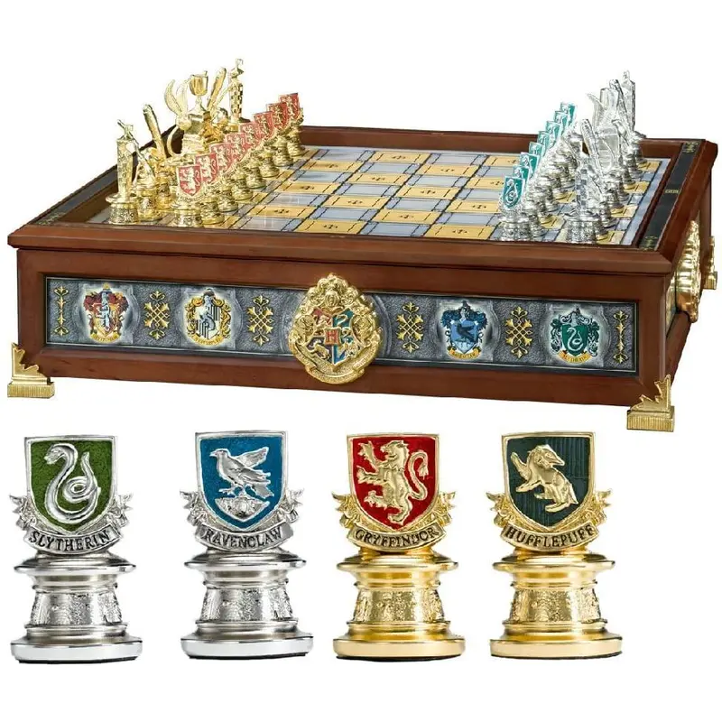 The Noble Collection Harry Potter Quidditch Chess Set 34cm Silver & Gold Plated